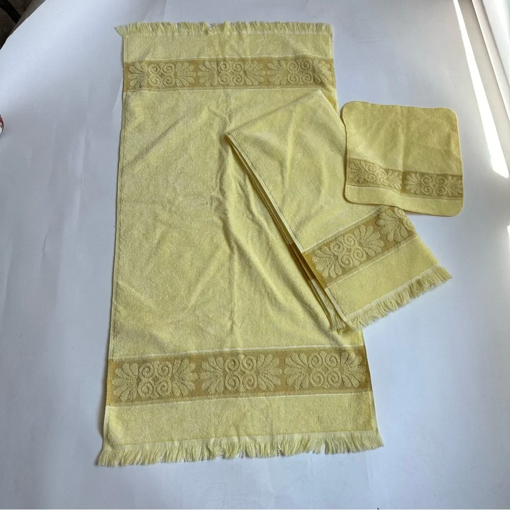 Cannon Vintage Monticello Sculpted Towel and Washcloth in Yellow